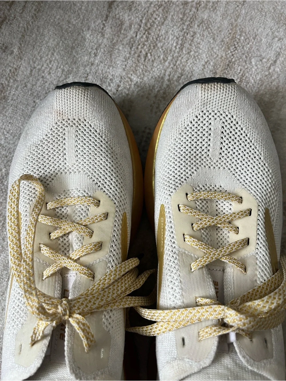 Brooks Levitate 4 Victory Edition Size 9